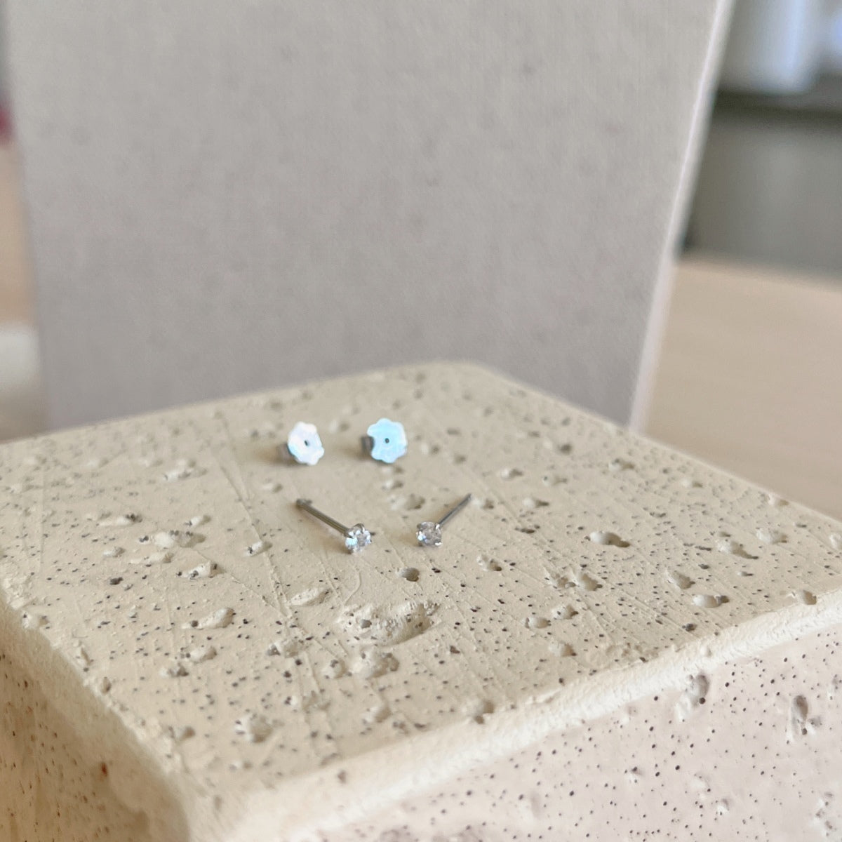[ソララジュエリー] 繊細なソリティアピアス