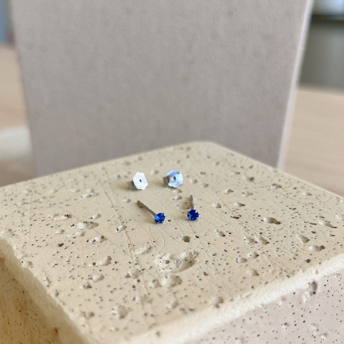 [ソララジュエリー] 繊細なソリティアピアス