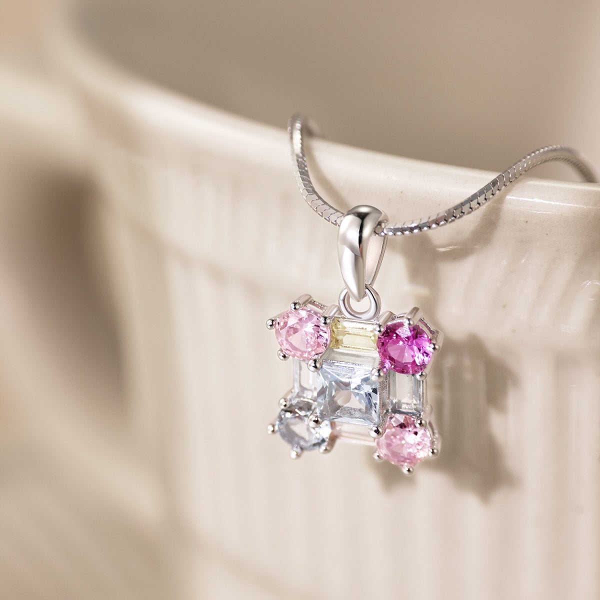 [Solara Jewelry ]ゴージャスなマルチカラーネックレス