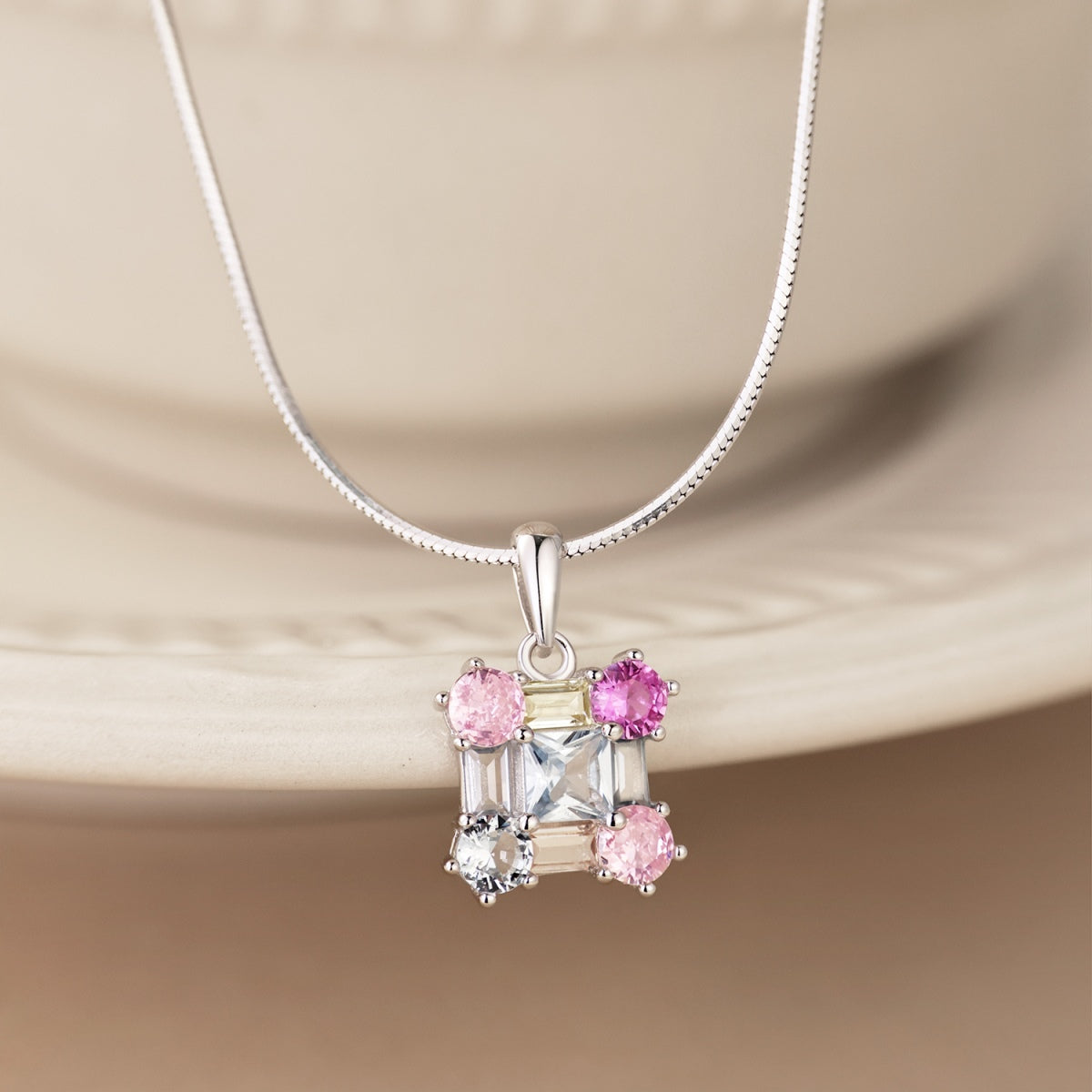 [Solara Jewelry ]ゴージャスなマルチカラーネックレス
