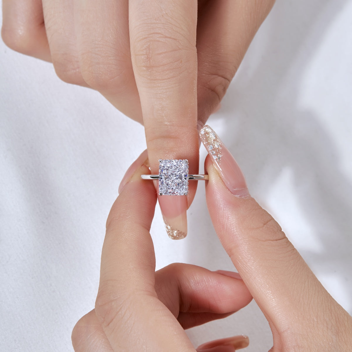 [Solara Jewelry ]4.0カラット 華麗なる魅惑のラディアントカット バンケットリング
