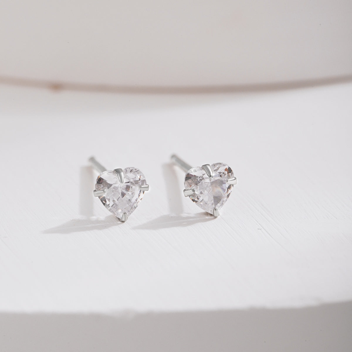 [Solara Jewelry ]煌めくハート型シンプルピアス