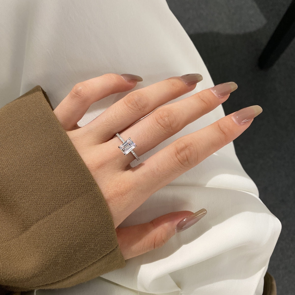 [Solara Jewelry ]2,0 Karat funkelnder, kunstvoller Partyring mit Radiant-Schliff
