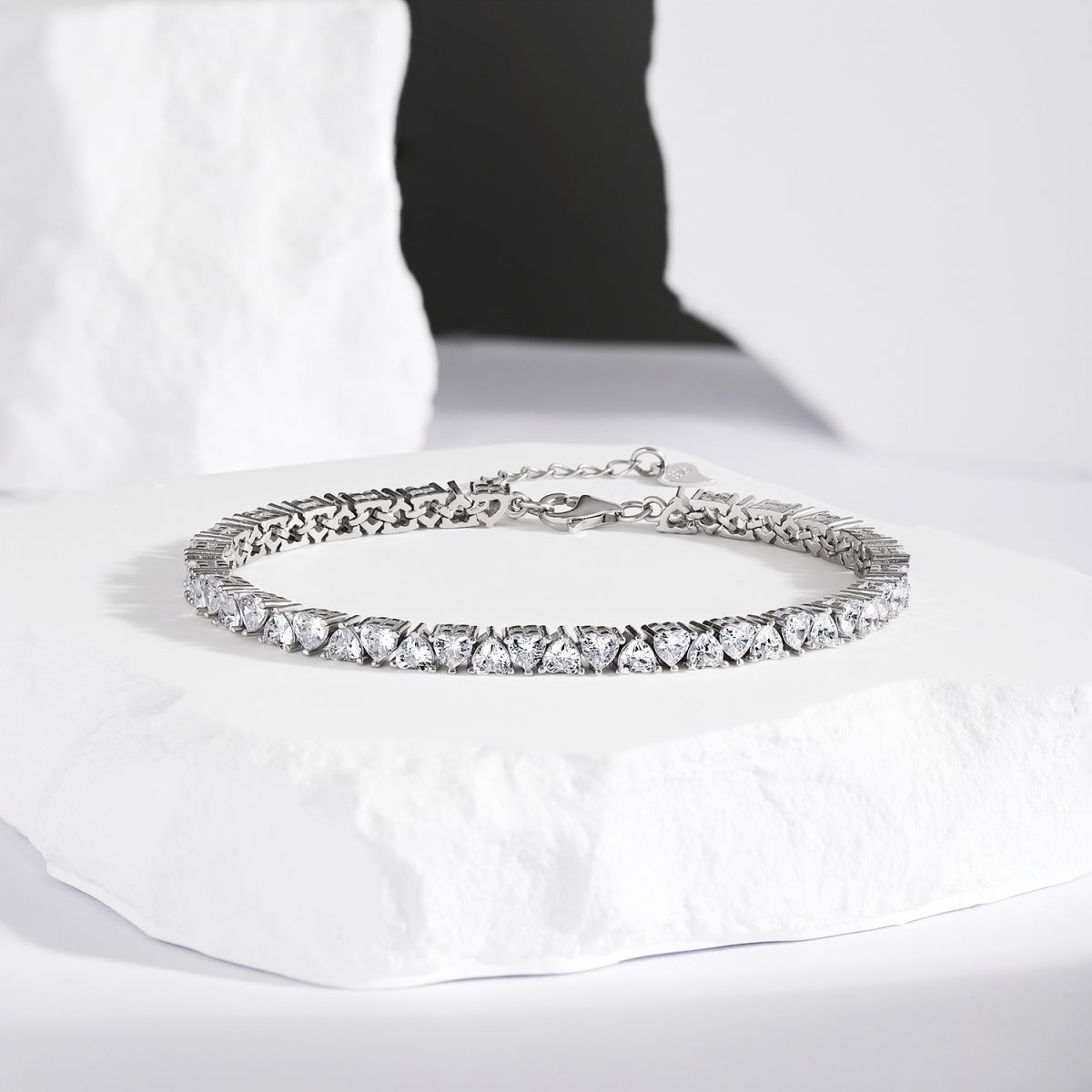 [Solara Jewelry ]Strahlendes romantisches Herzform-Liebhaberarmband