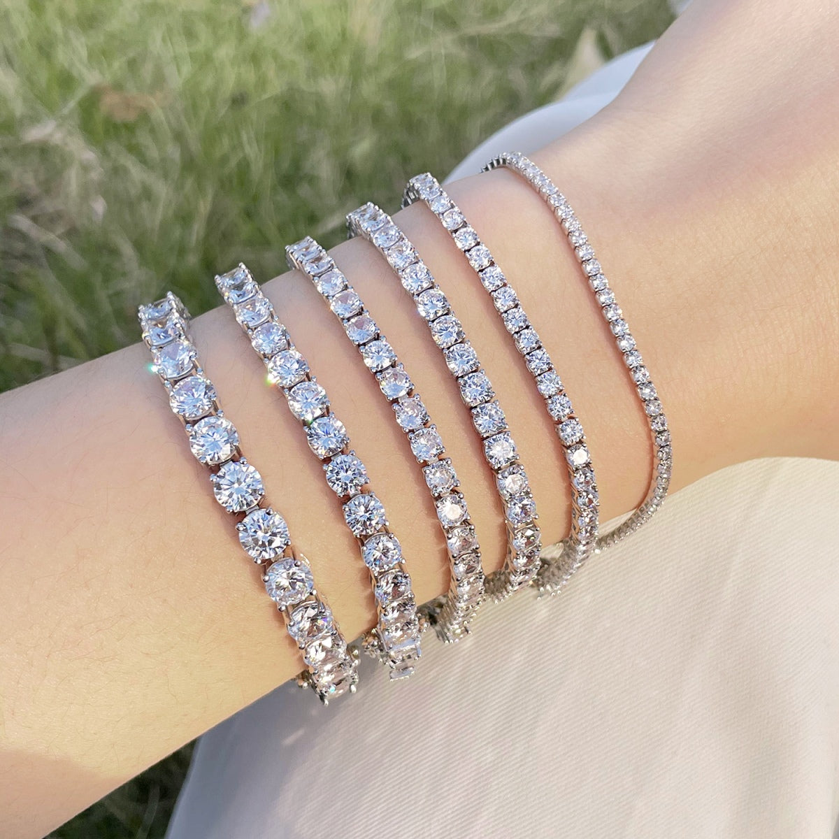 [Solara Jewelry ]豪華な装飾のラウンドカットテニスブレスレット