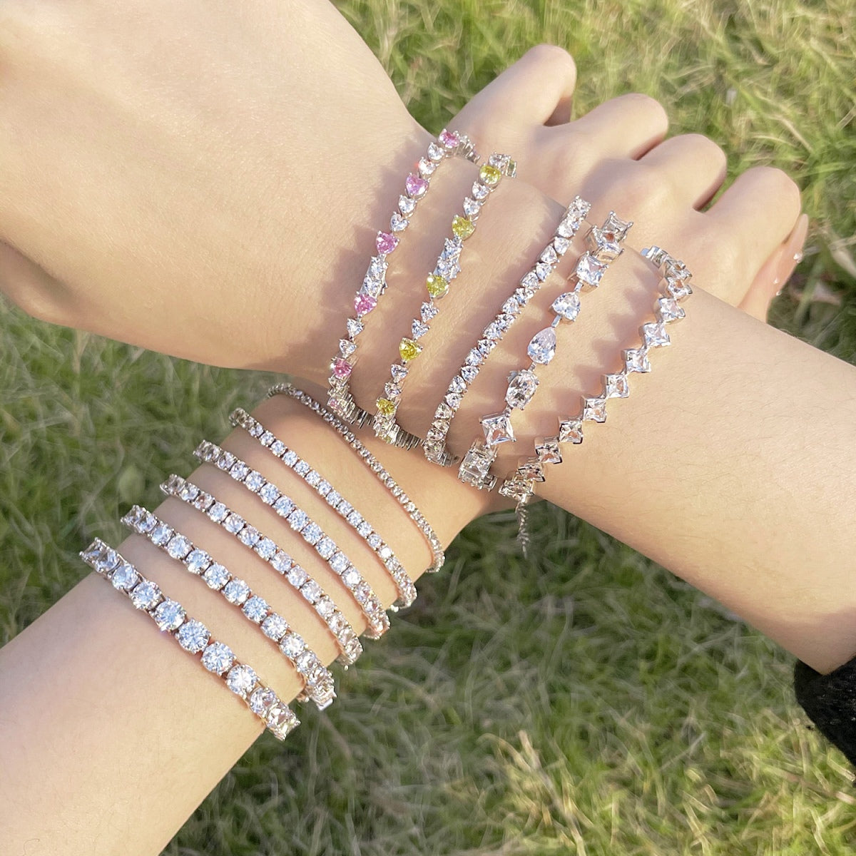 [Solara Jewelry ]豪華な装飾のラウンドカットテニスブレスレット