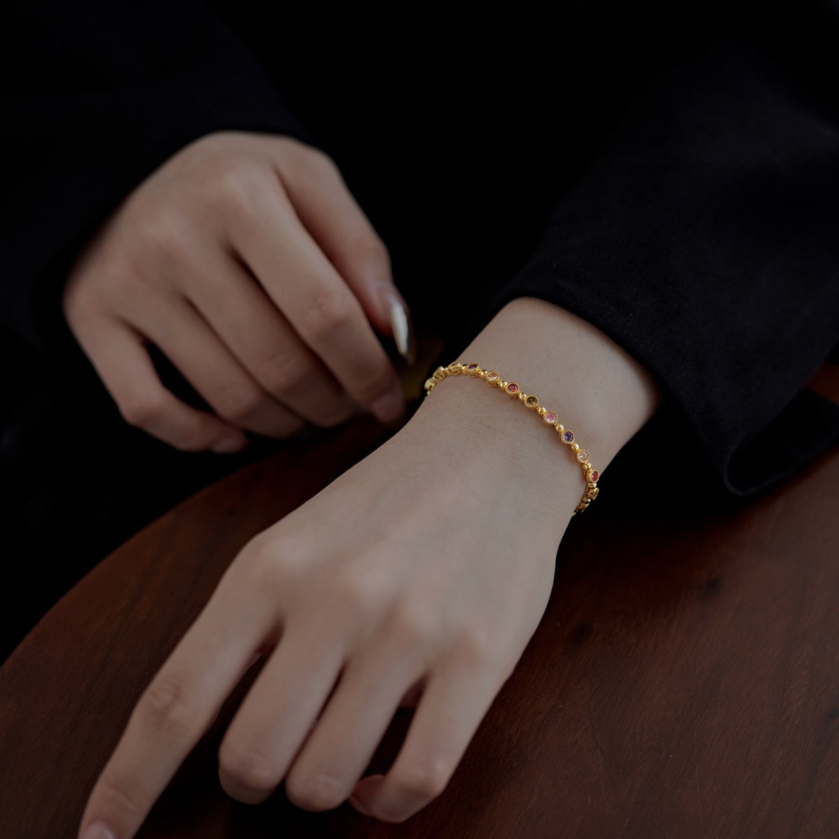 [Solara Jewelry ]輝く精巧なラウンドカット パーティーブレスレット