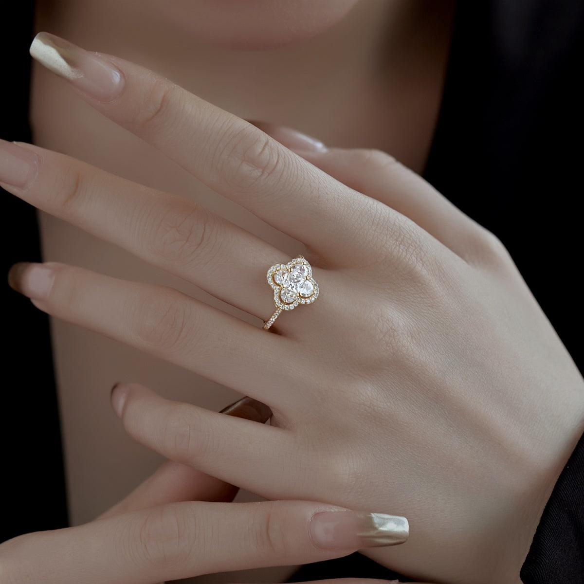 [Solara Jewelry ]Luxurious Eternity Flower Shape Banquet Ring