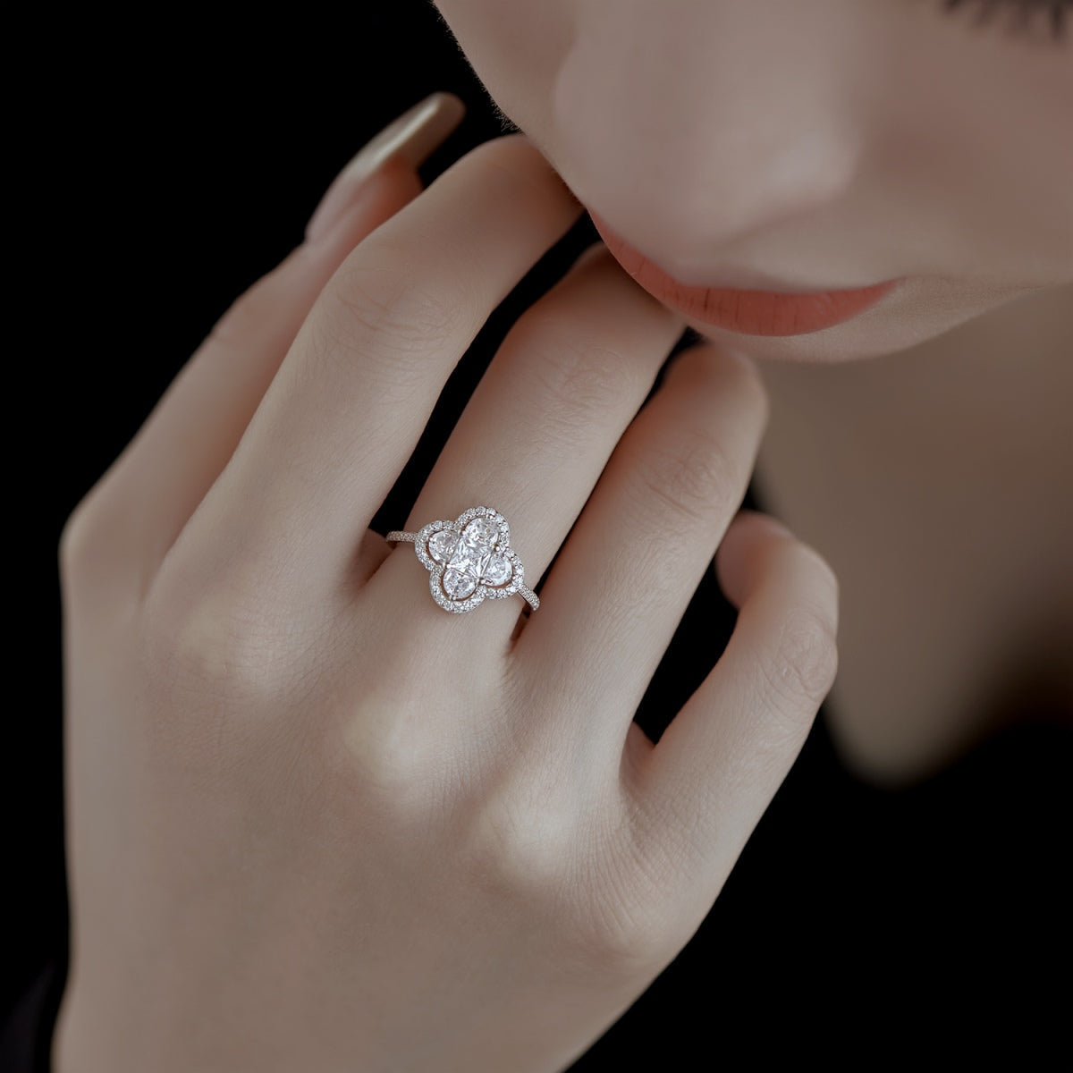 [Solara Jewelry ]Luxurious Eternity Flower Shape Banquet Ring
