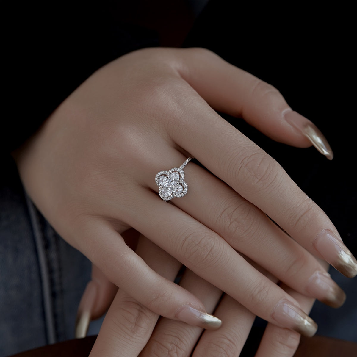 [Solara Jewelry ]Luxurious Eternity Flower Shape Banquet Ring