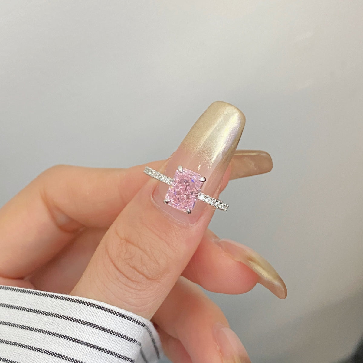 [Solara Jewelry ]2.0カラット 華やかな輝きを放つラディアントカット パーティリング