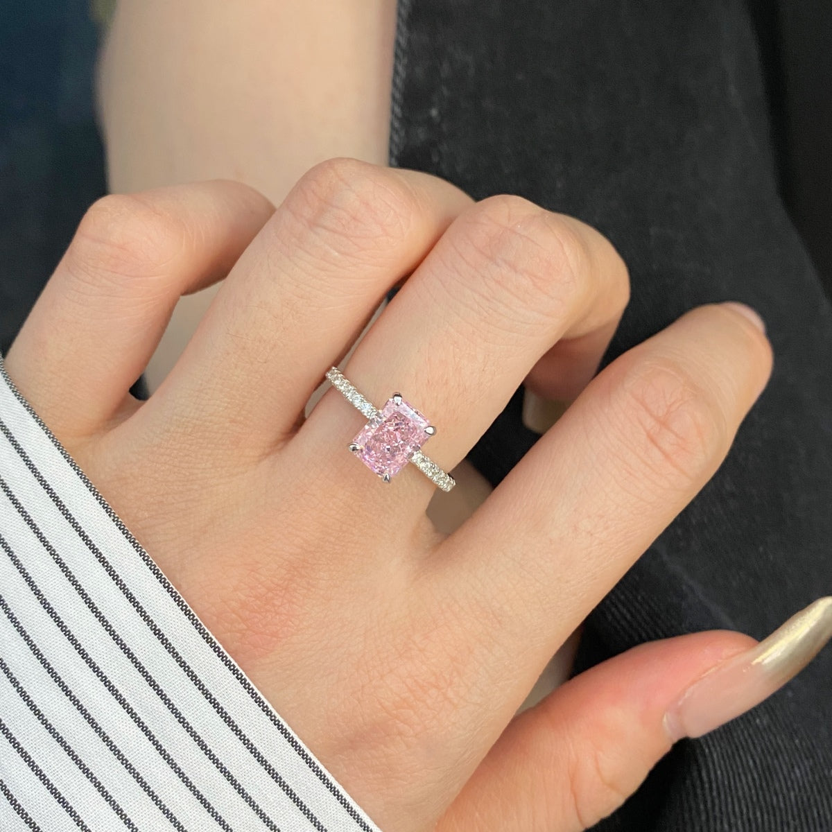 [Solara Jewelry ]2.0カラット 華やかな輝きを放つラディアントカット パーティリング
