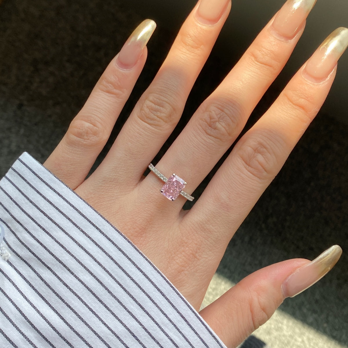 [Solara Jewelry ]2.0カラット 華やかな輝きを放つラディアントカット パーティリング
