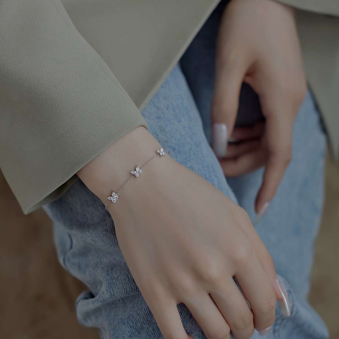 [Solara Jewelry ]ラディアントバタフライシェイプネックレス