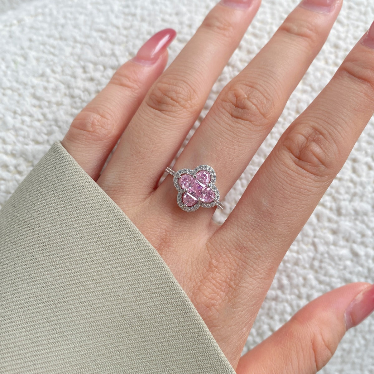 [Solara Jewelry ]Luxurious Eternity Flower Shape Banquet Ring