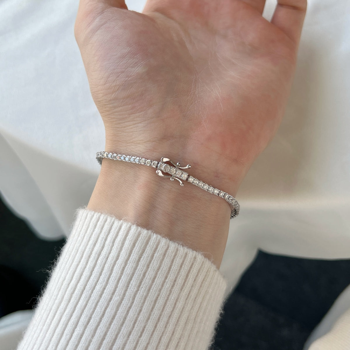 [Solara Jewelry ]Schillerndes exquisites Armband mit Rundschliff für den Alltag
