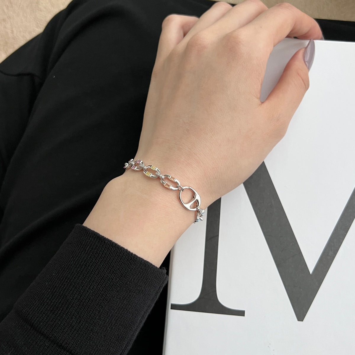 [Solara Jewelry ]毎日を彩る華やかなブレスレット