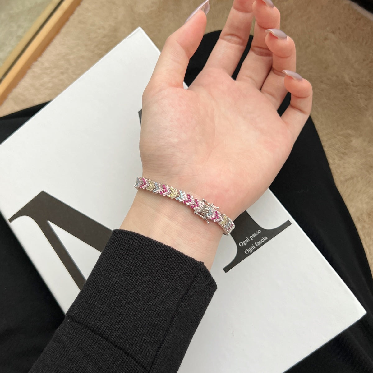 [Solara Jewelry ]飾り気のある輝くラウンドカットパーティーブレスレット