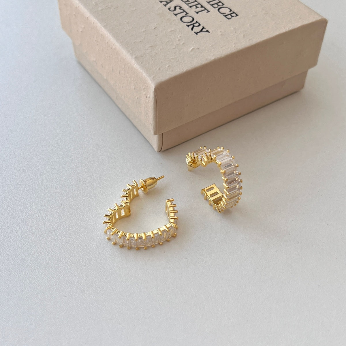 [Solara Jewelry ]Strahlende herzförmige Ohrringe