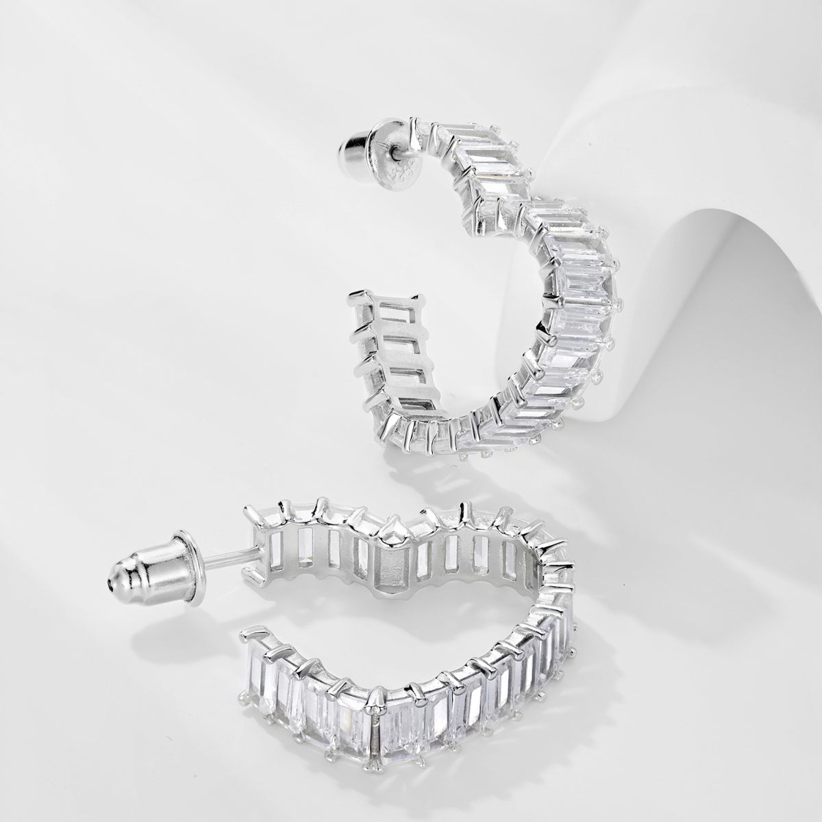 [Solara Jewelry ]Strahlende herzförmige Ohrringe