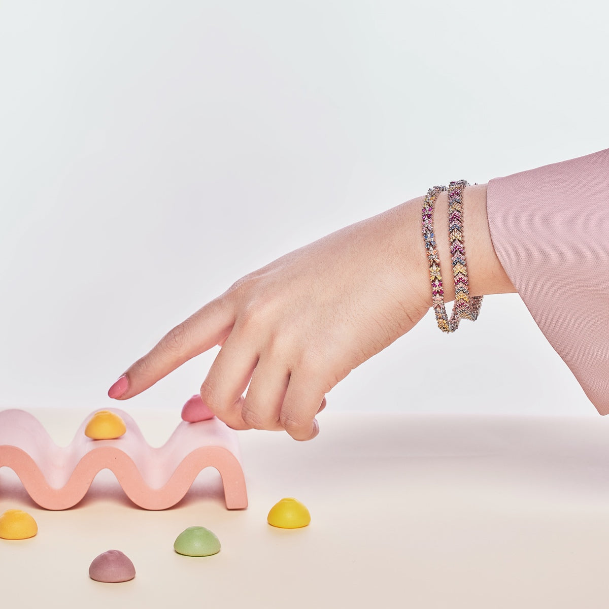 [Solara Jewelry ]飾り気のある輝くラウンドカットパーティーブレスレット