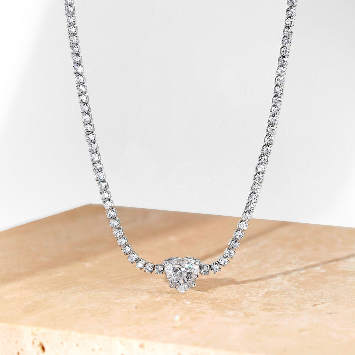 [Solara Jewelry ]2.0 Karat funkelnde Tennis-Halskette mit Herzschliff
