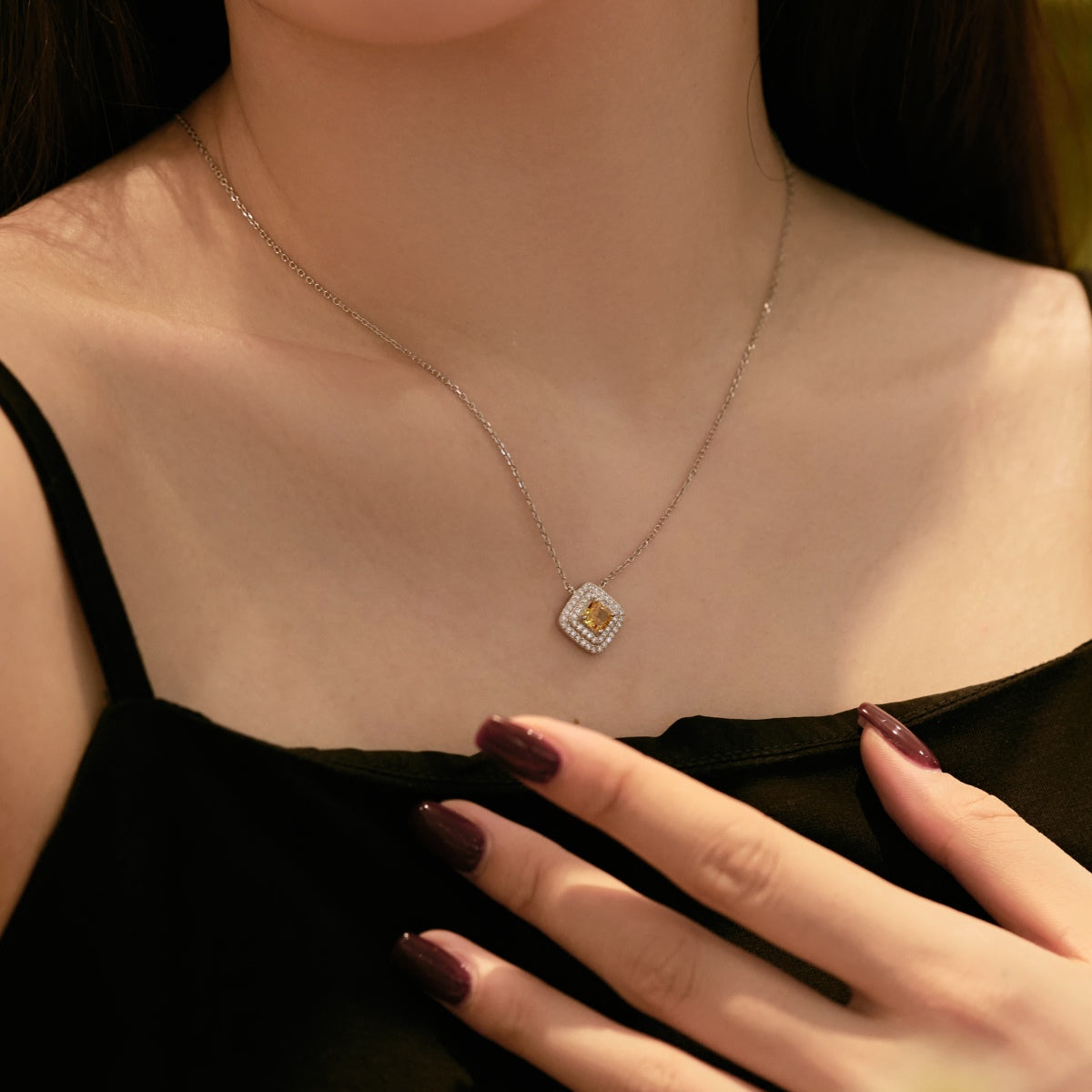 [Solara Jewelry ]Funkelnde Halskette mit Asscher-Schliff