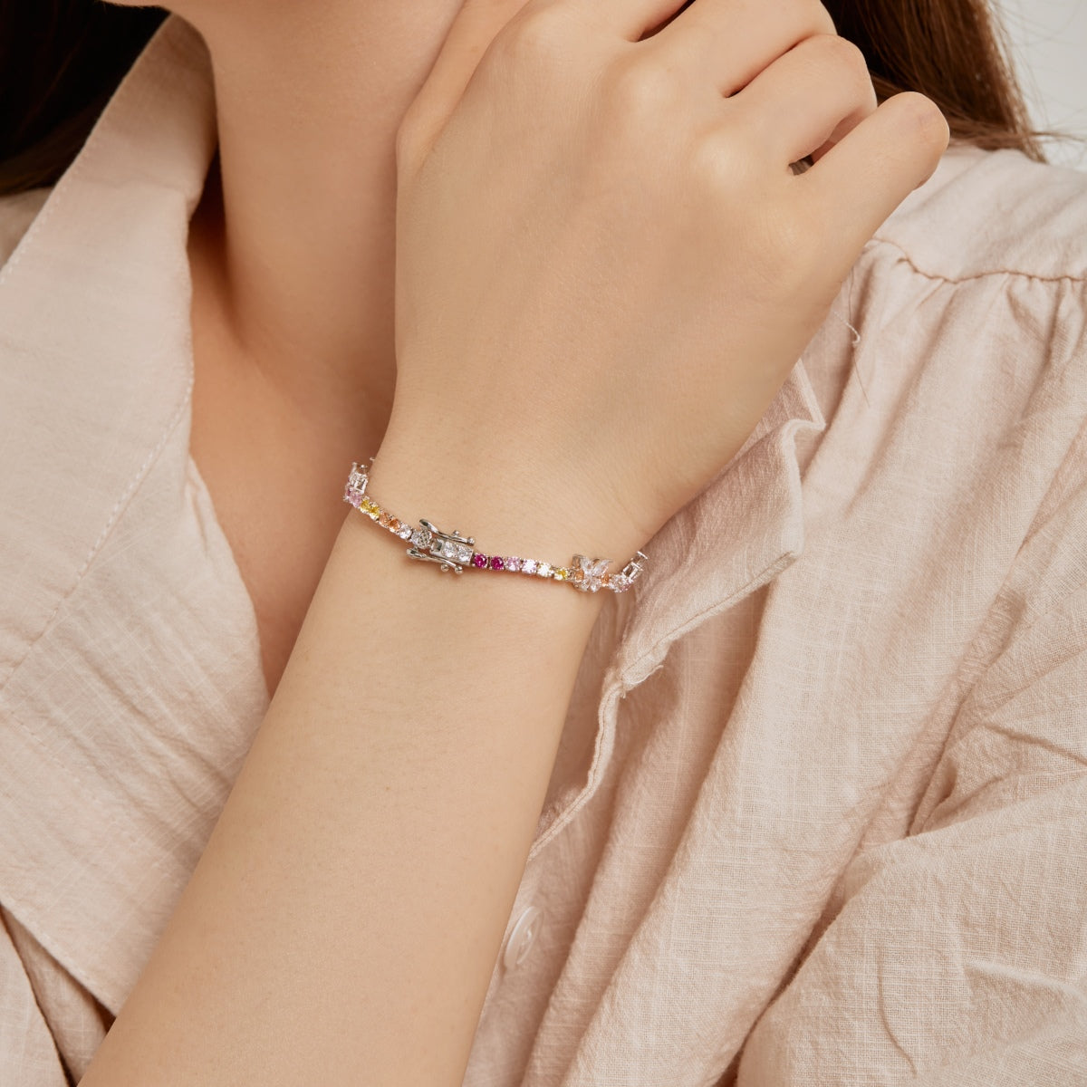 [Solara Jewelry ]Verziertes, farbenfrohes Schmetterlings-Armband mit Rundschliff für jeden Tag