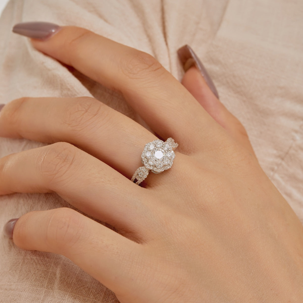 [Solara Jewelry ]Delicate Colorful Round Cut Flower Shape Wedding Ring