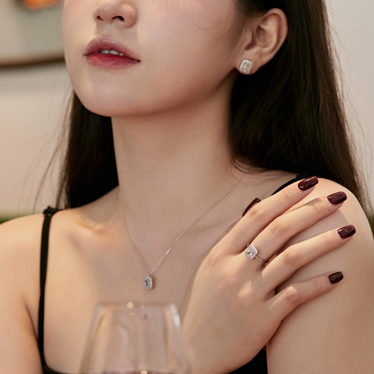 [Solara Jewelry ]1.0カラット ラグジュアリー 可憐なエメラルドカット デイリーイヤリング