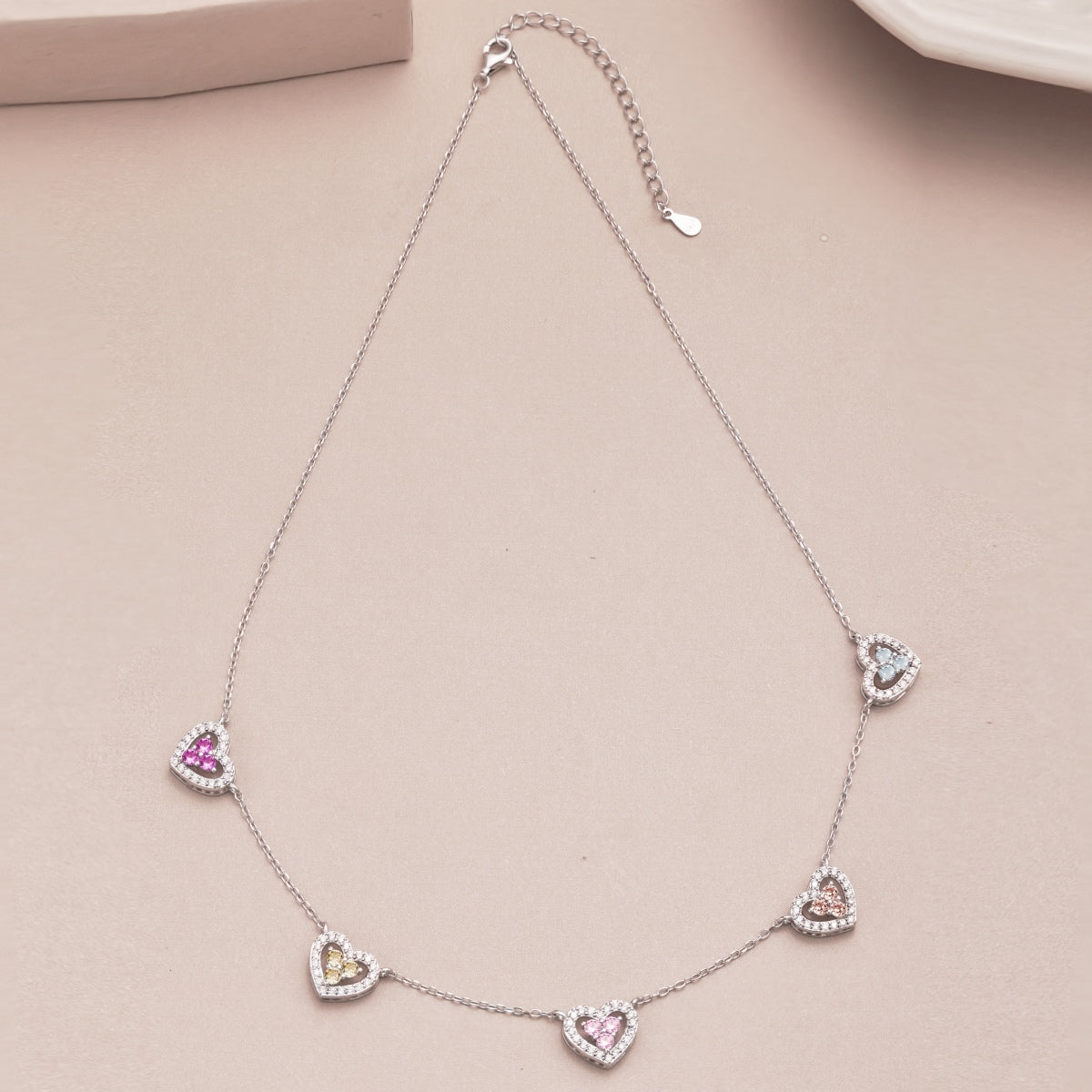 [Solara Jewelry ]煌めくファイブハートネックレス