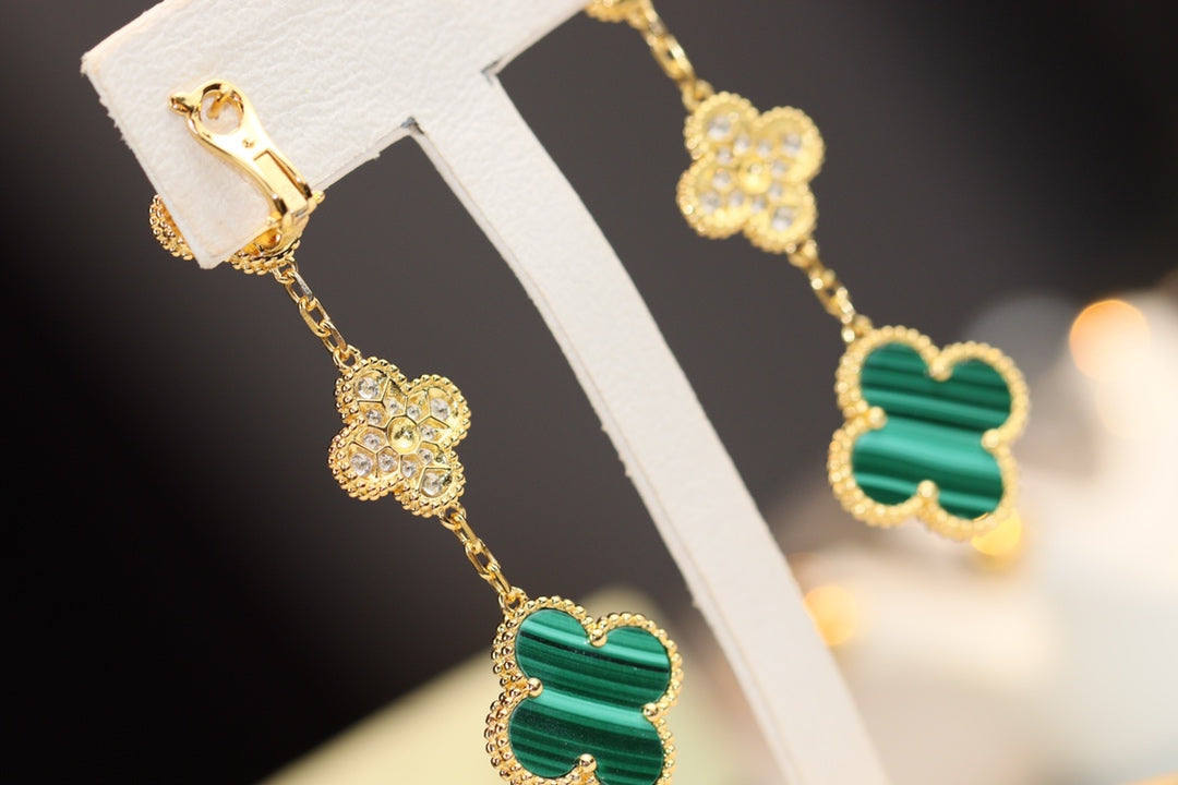 [Solara Jewelry ]クローバー イヤリング ゴールド マラカイト ダイヤモンド 3モチーフ