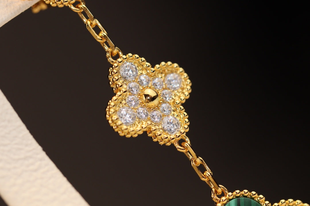 [Solara Jewelry ]クローバー イヤリング ゴールド マラカイト ダイヤモンド 3モチーフ