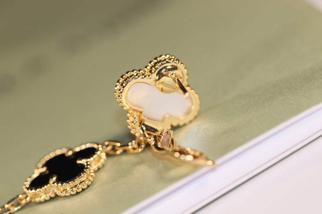 [Solara Jewelry ]CLOVER EARRINGS GOLD ONYX MOP 3 MOTIF
