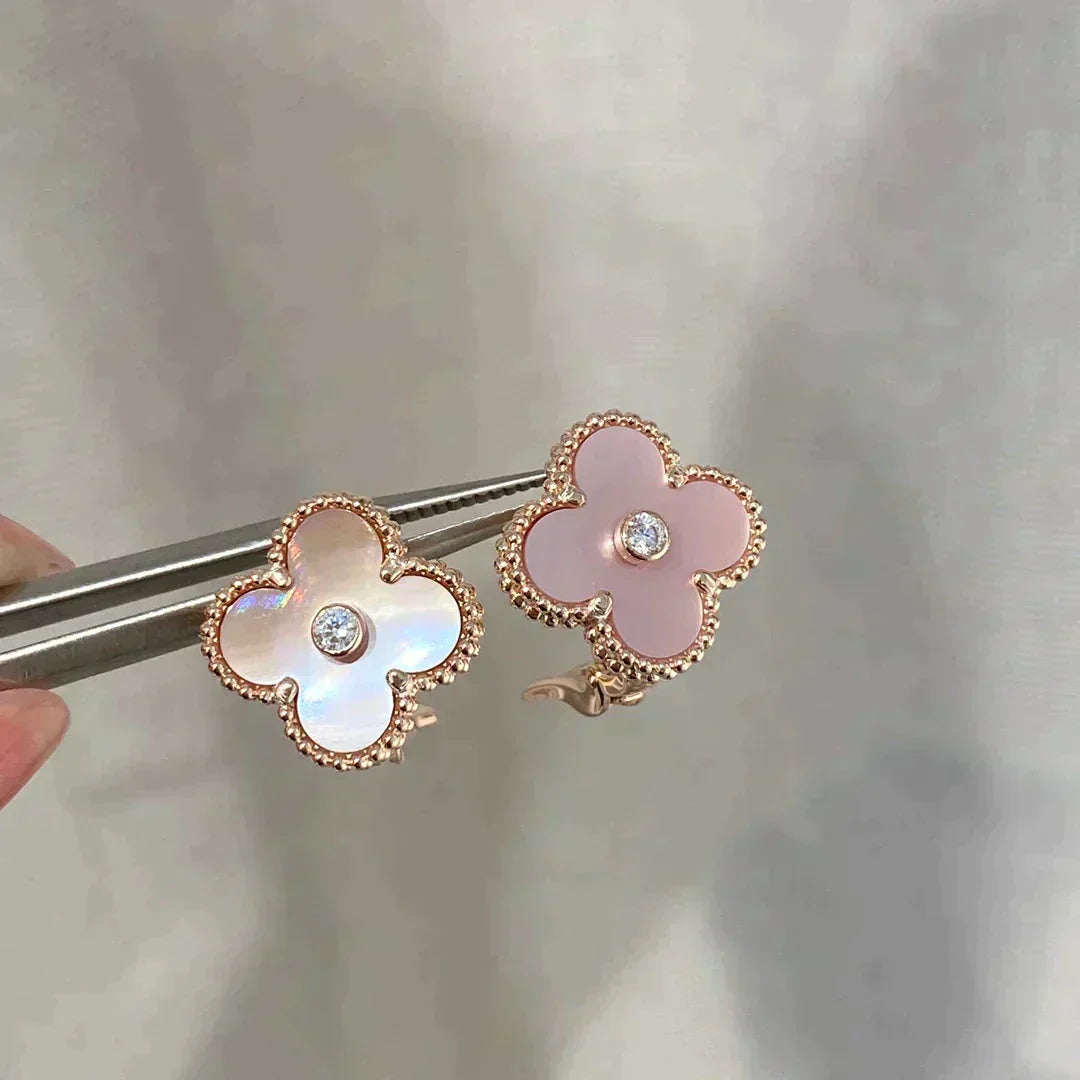 [Solara Jewelry ]KLEEBÜTE MEDIUM 1 MOTIVE ROSA PERLMUTT DIAMANT OHRRINGE