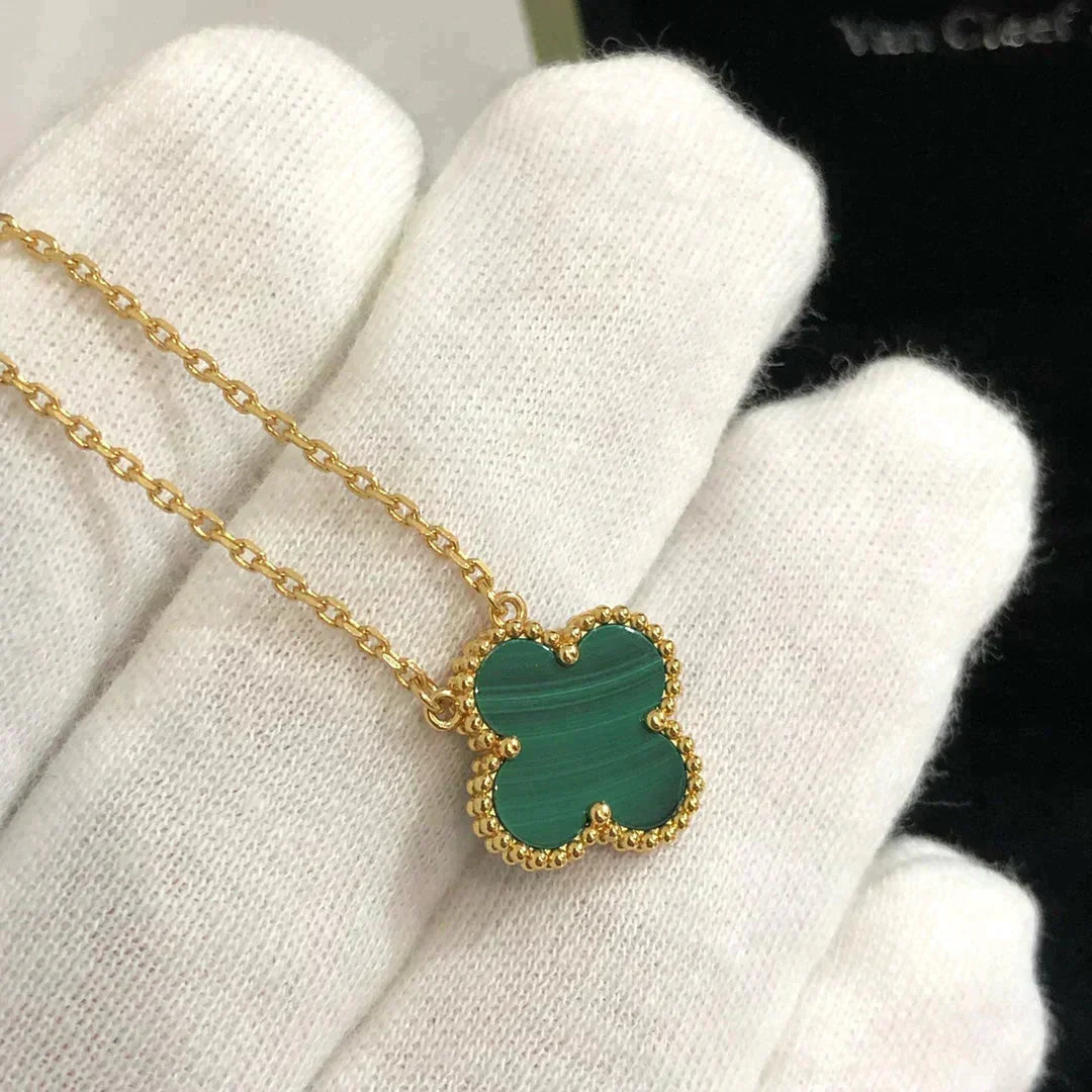 [Solara Jewelry ]KLEEBÜTE 15MM MALACHIT EINZELBLUME HALSKETTE