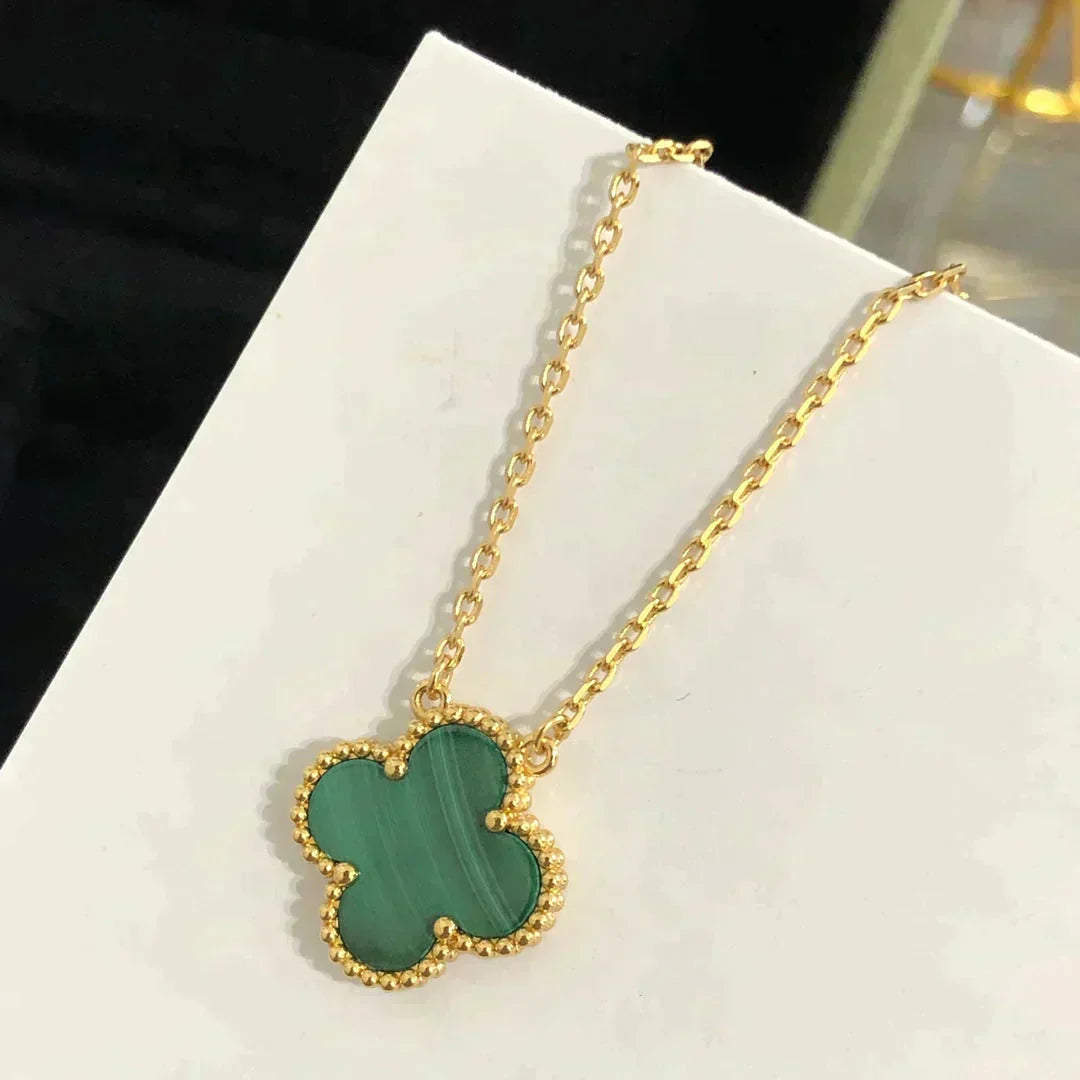 [Solara Jewelry ]KLEEBÜTE 15MM MALACHIT EINZELBLUME HALSKETTE