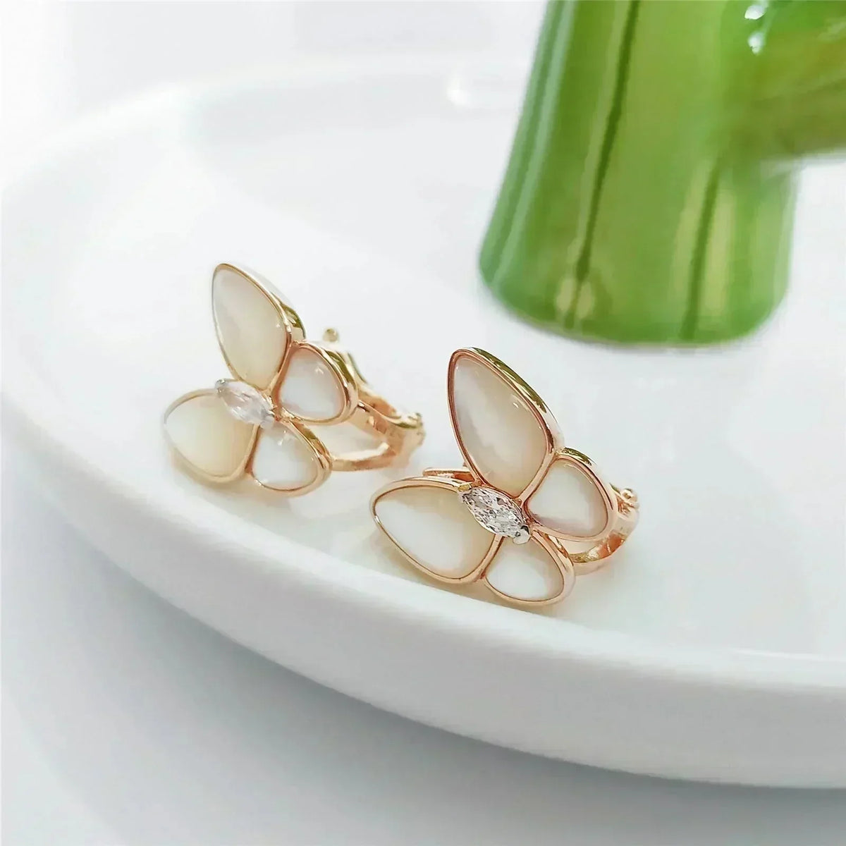 [Solara Jewelry ]BUTTERFLY MOP DIAMOND EARRINGS