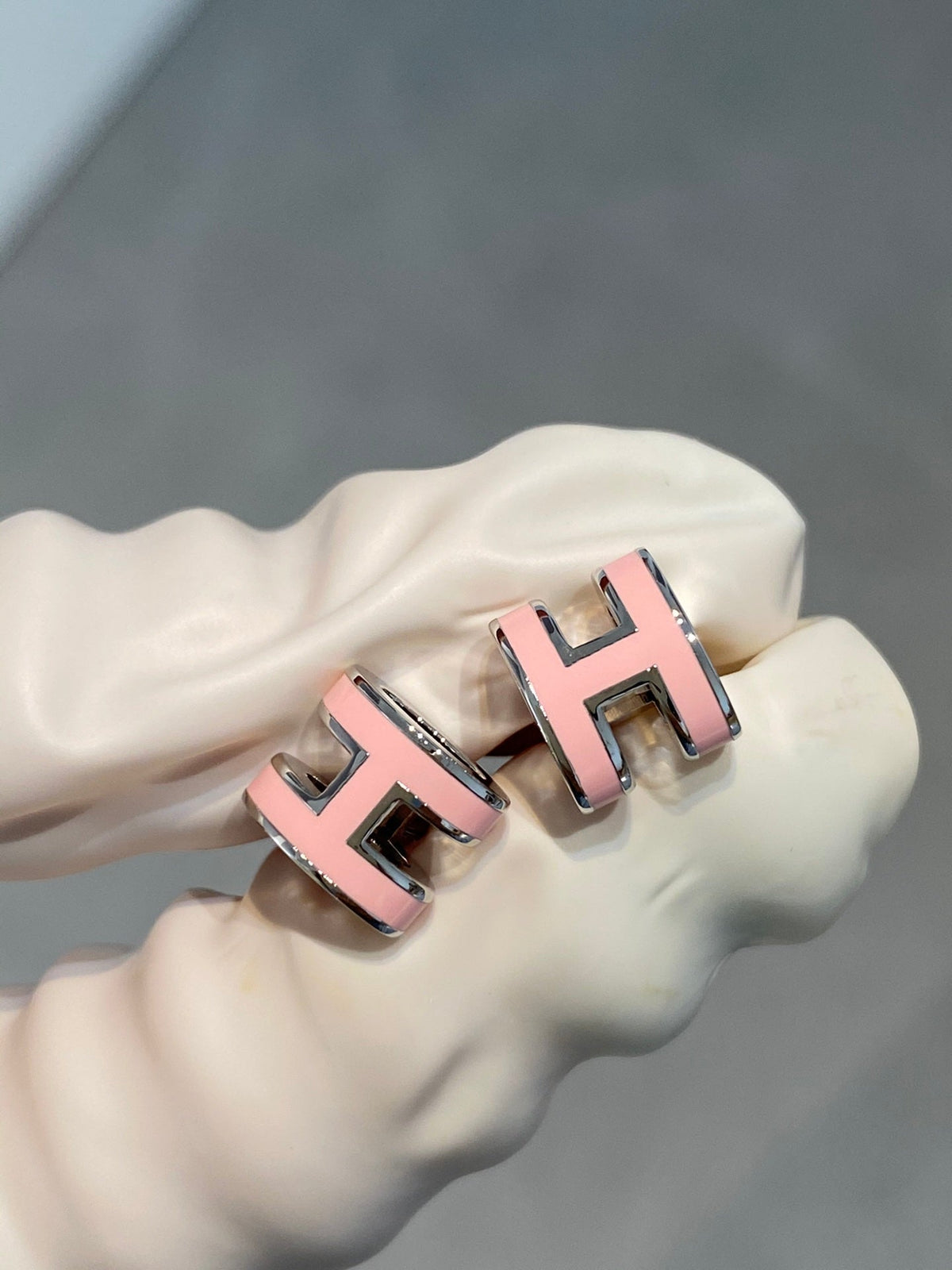 [Solara Jewelry ]MINI POP H SILVER EARRINGS PINK