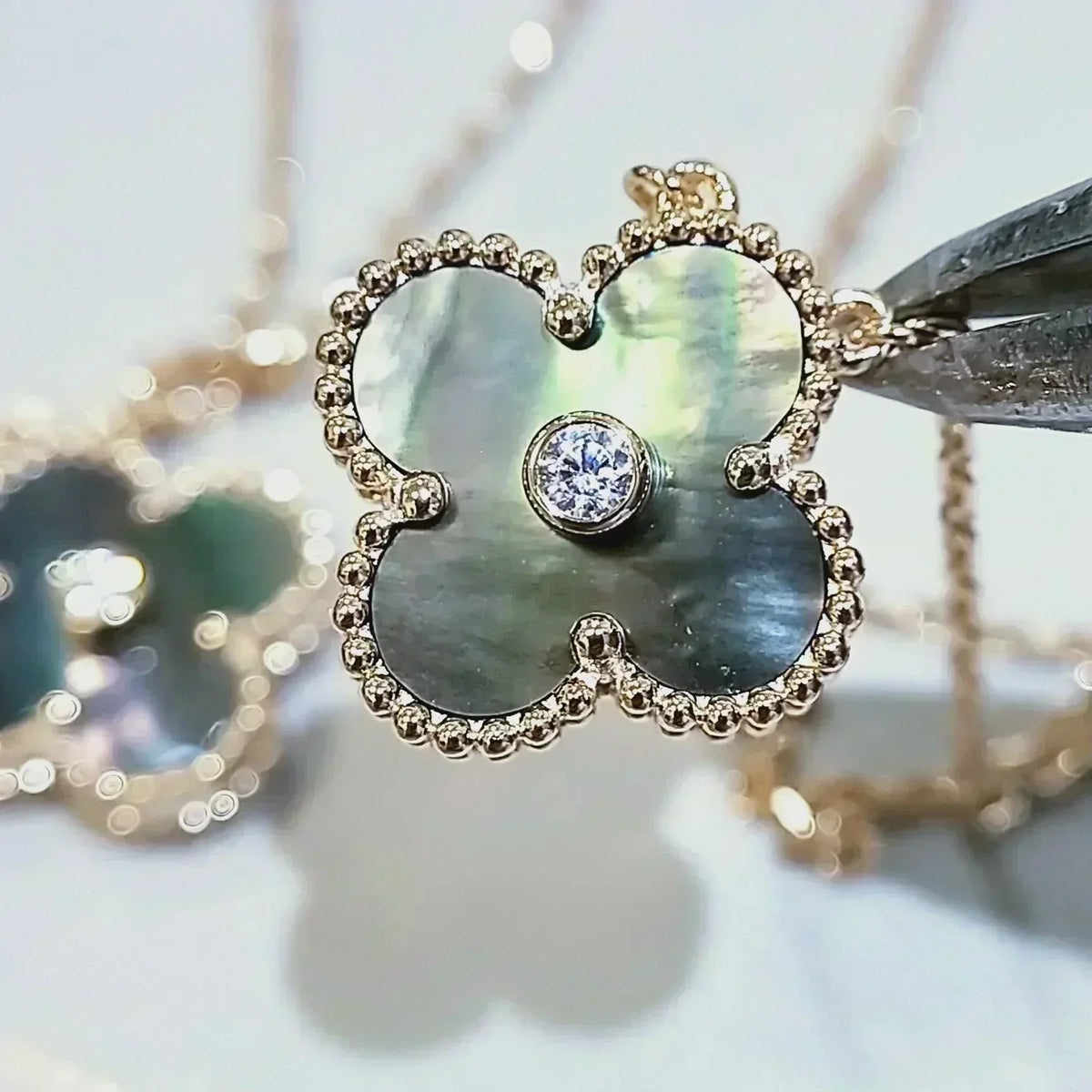 [Solara Jewelry] クローバー 15MM ダイヤモンド & グレーマザーオブパール ネックレス