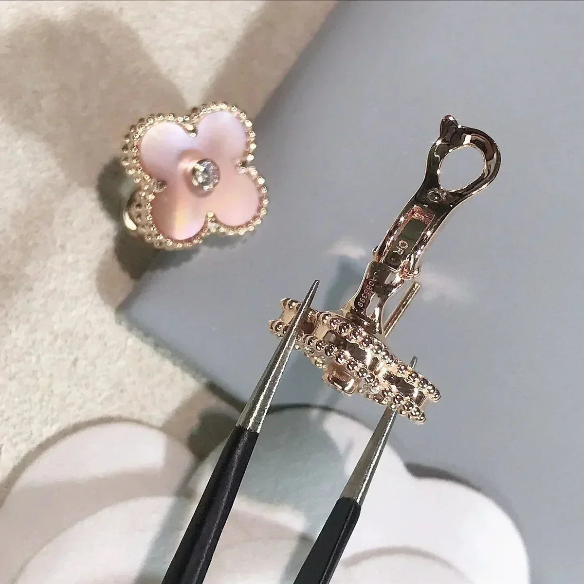[Solara Jewelry ]CLOVER MEDIUM 1 MOTIFS  PINK MOP DIAMOND EARRINGS