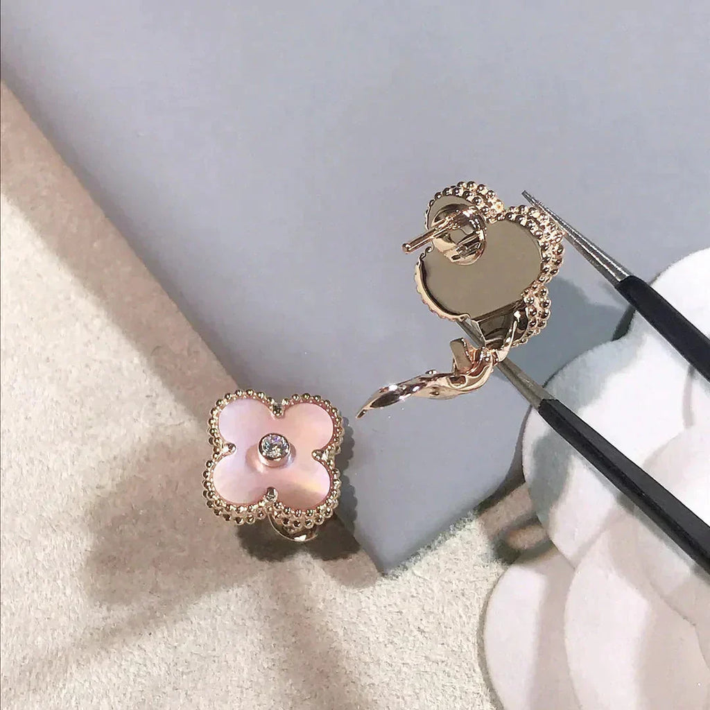 [Solara Jewelry ]CLOVER MEDIUM 1 MOTIFS  PINK MOP DIAMOND EARRINGS