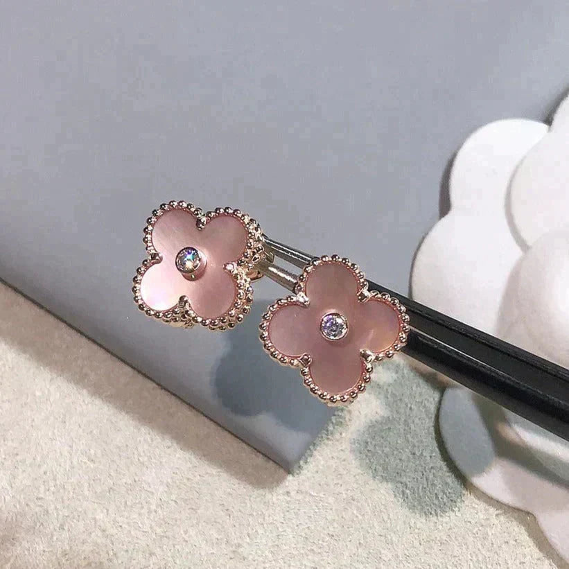 [Solara Jewelry ]KLEEBÜTE MEDIUM 1 MOTIVE ROSA PERLMUTT DIAMANT OHRRINGE