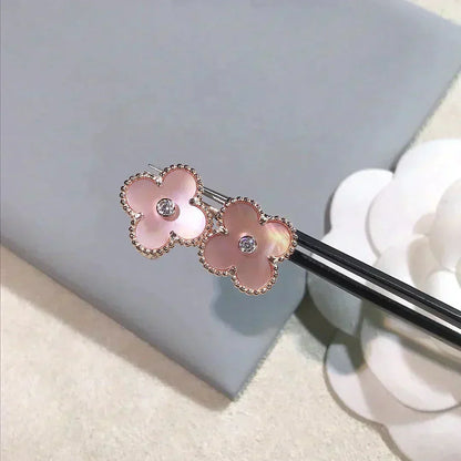 [Solara Jewelry ]KLEEBÜTE MEDIUM 1 MOTIVE ROSA PERLMUTT DIAMANT OHRRINGE
