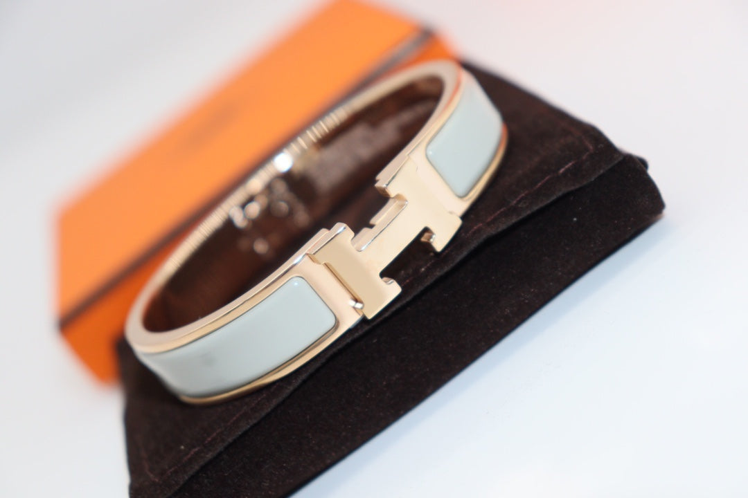 [Solara Jewelry ]H LIGHT BLUE BRACELET