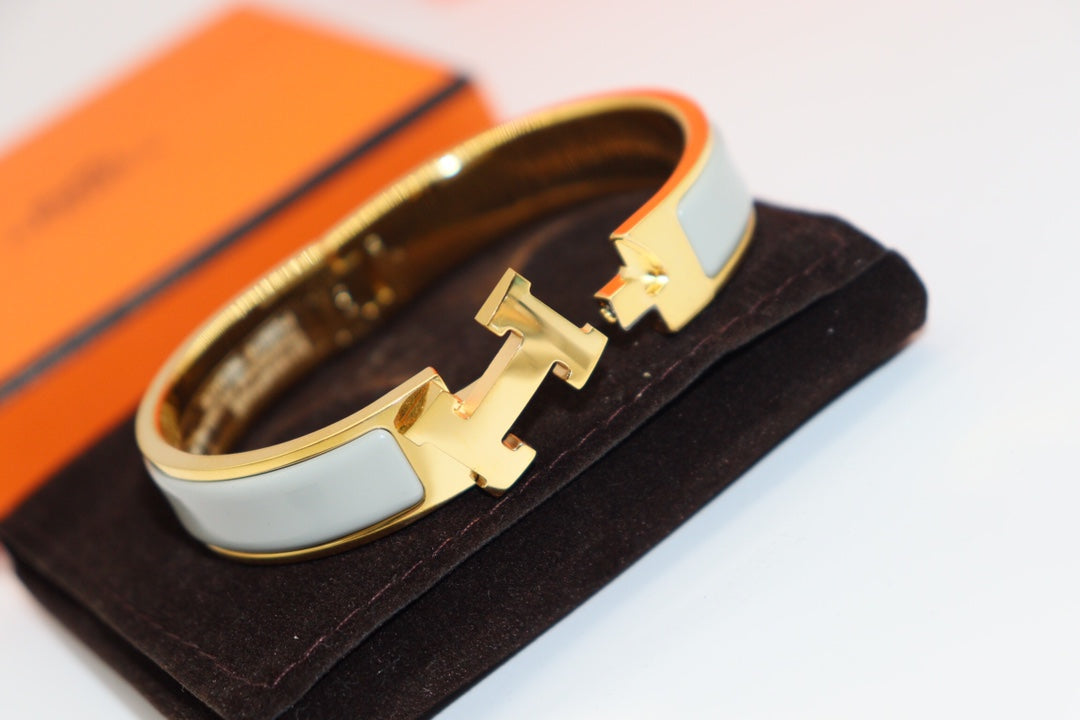 [Solara Jewelry ]H LIGHT BLUE BRACELET