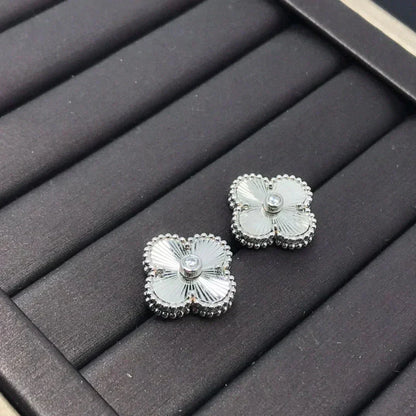 [Solara Jewelry ]CLOVER MINI 9.5MM LASER EARRINGS
