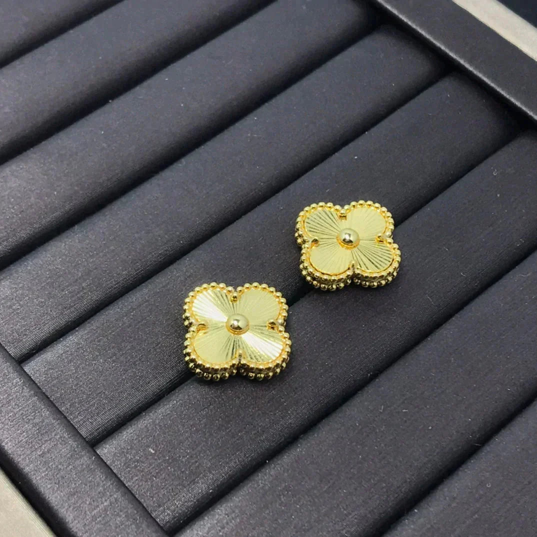 [Solara Jewelry ]CLOVER MINI 9.5MM LASER EARRINGS