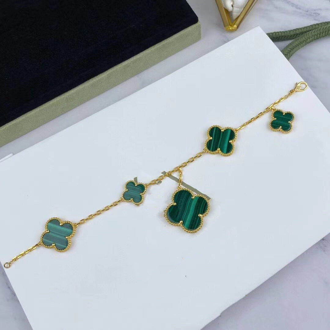[Solara Jewelry ]MAGISCHES KLEE MALACHIT GOLDARMBAND 5 MOTIVE