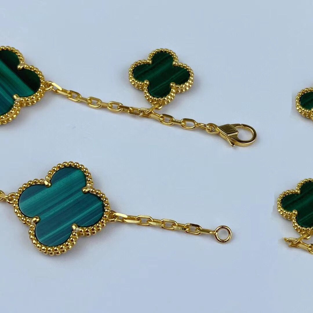 [Solara Jewelry ]MAGISCHES KLEE MALACHIT GOLDARMBAND 5 MOTIVE